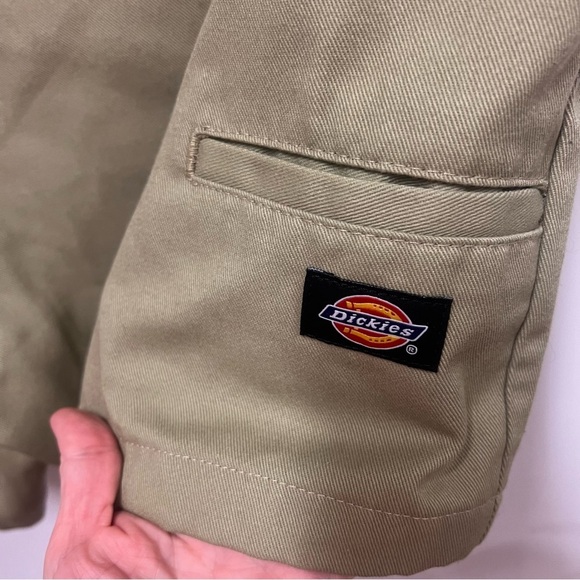 Men’s Loose Fit Dickies Shorts in khaki size 40 - Picture 6 of 8